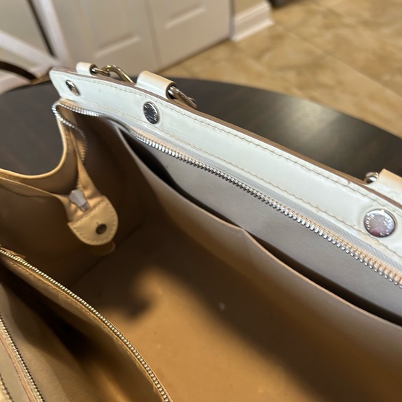 Louis Vuitton 💯 Brea MM Ivory Pre Loved with Dust Bag - Picture 11 of 15